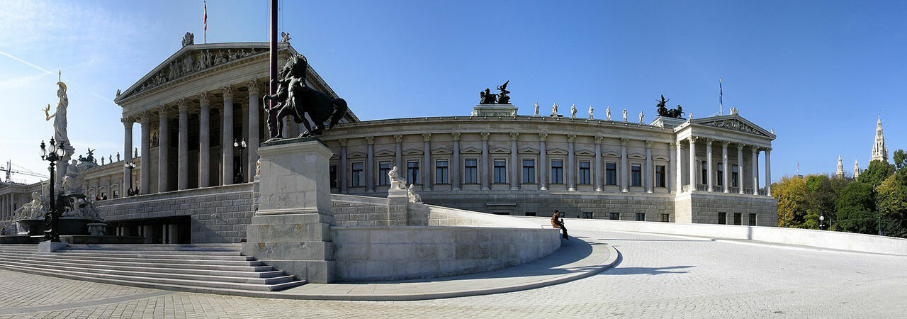 Здание парламента в Вене